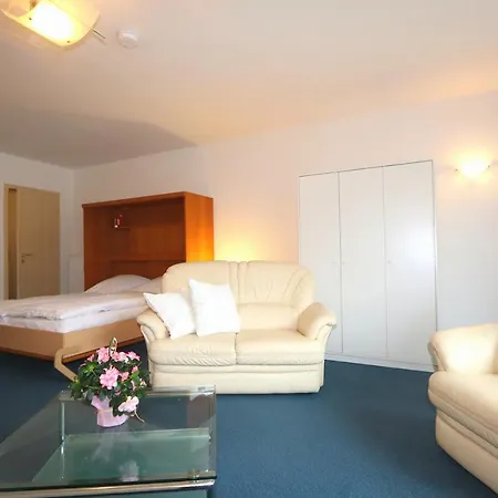 Studio With Terrace, Own Parking Space And A Small 500 M Away * Papendorf (Rostock)